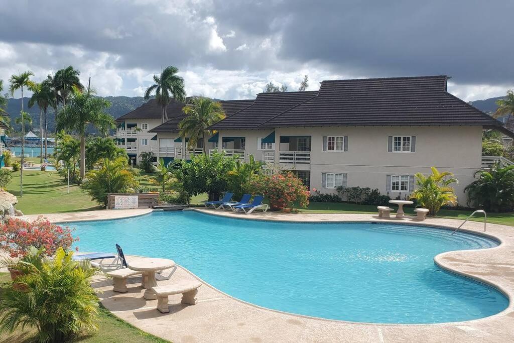 Apartamento Chalet Cassie Montego Bay Exterior foto
