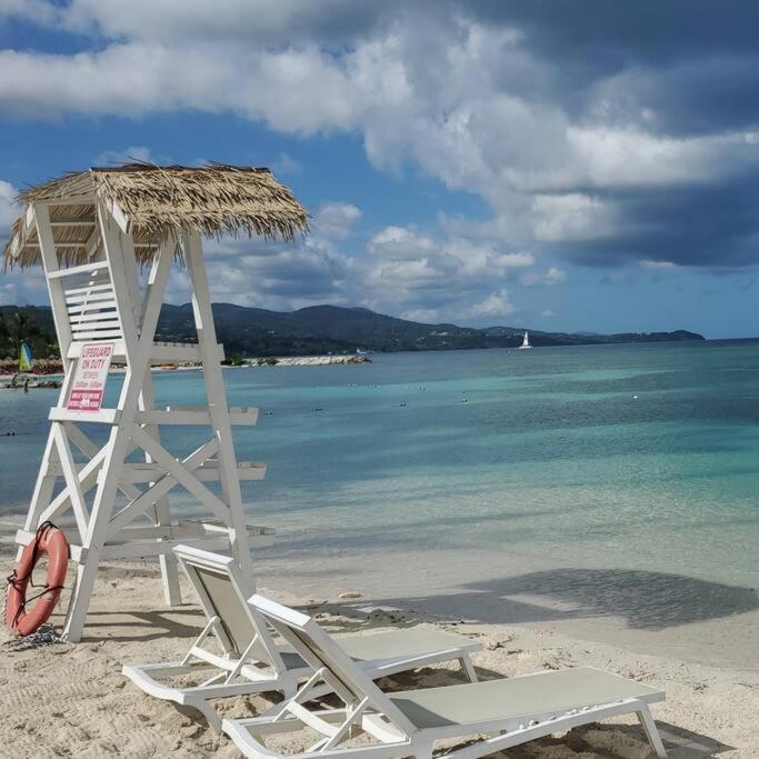 Apartamento Chalet Cassie Montego Bay Exterior foto