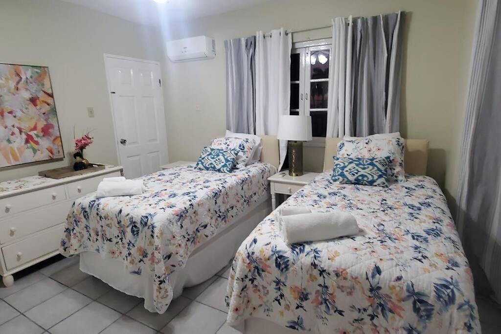Apartamento Chalet Cassie Montego Bay Exterior foto