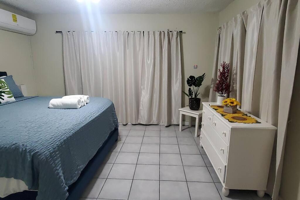 Apartamento Chalet Cassie Montego Bay Exterior foto
